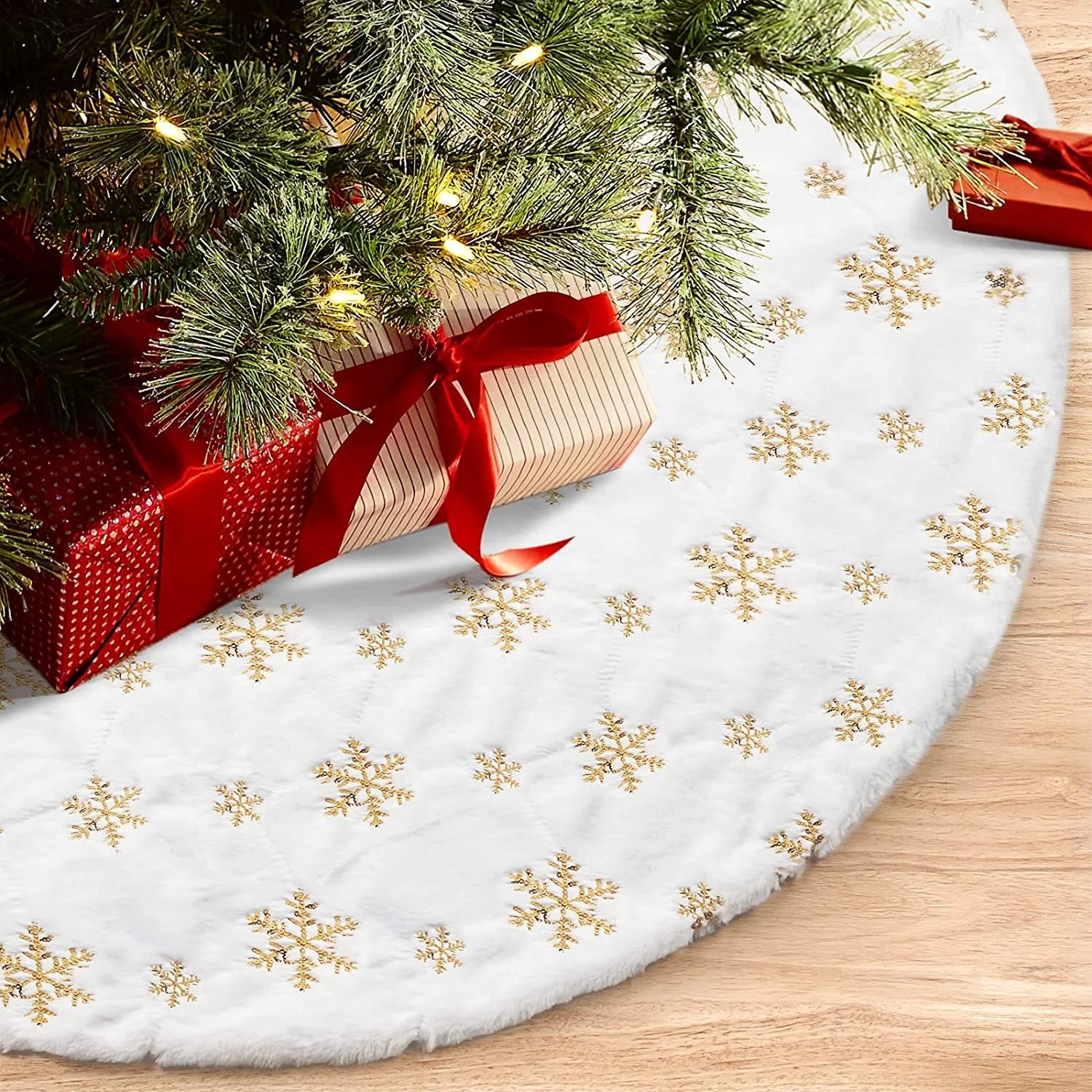 48 Inch Faux Fur White Christmas Tree Skirt for Christmas Tree Decorations Xmas Holiday Party Decorations Ornaments(Gold Snowflake)